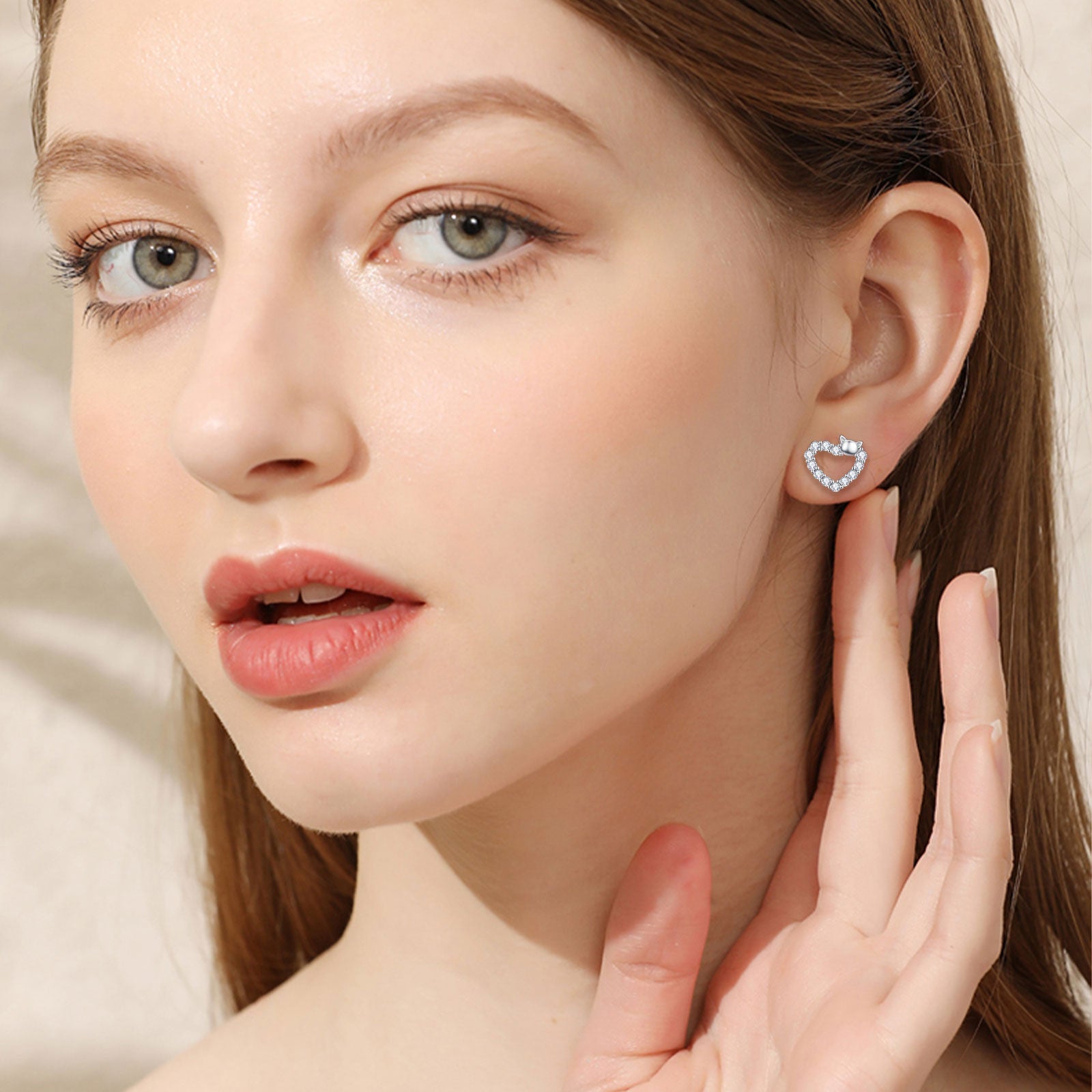 Heart Stud Earrings - Frederika’s favorites 🦊