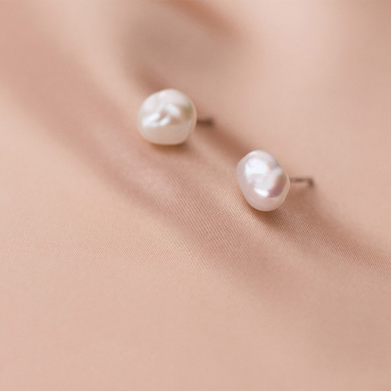 Baroque Pearl Stud Earrings - Frederika’s favorites 🦊
