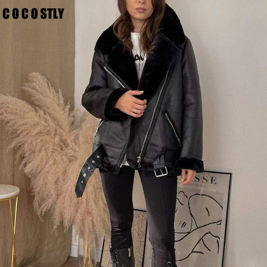 High Quality Woman's Faux Leather Fur Coat - Frederika’s favorites 🦊